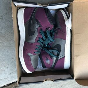 Air Jordan 1 Retro High GG Mulbery Youth 6Y (38.5 EU) - Fits like a Women's 7.5